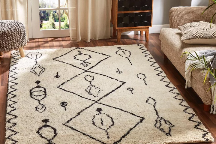 آثار ابتکاری در توسعه صنعت فرش